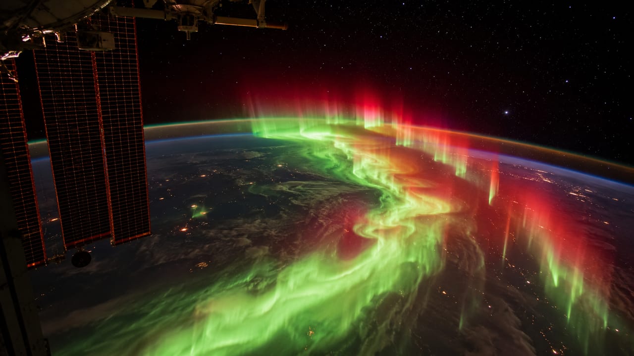NASA astronaut's view of a dazzling green and red aurora from space NASA astronaut's view of a dazzling green and red aurora from space